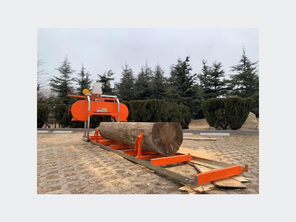 CUTCRAFT RS170 Portable sawmill, in use