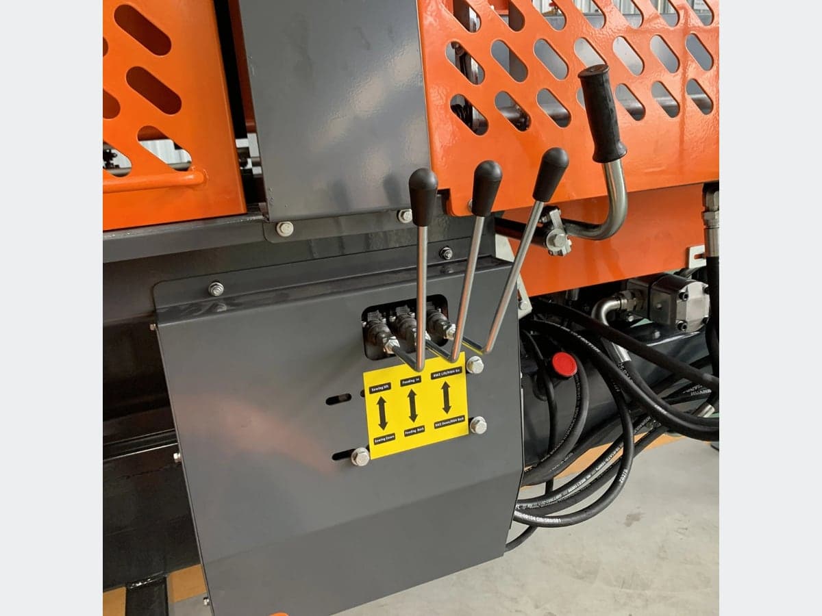 CUTCRAFT WoodMax 20T Firewood processor, control station